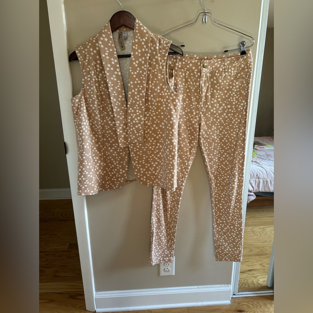 Tan Star Print Vest and Pants Set